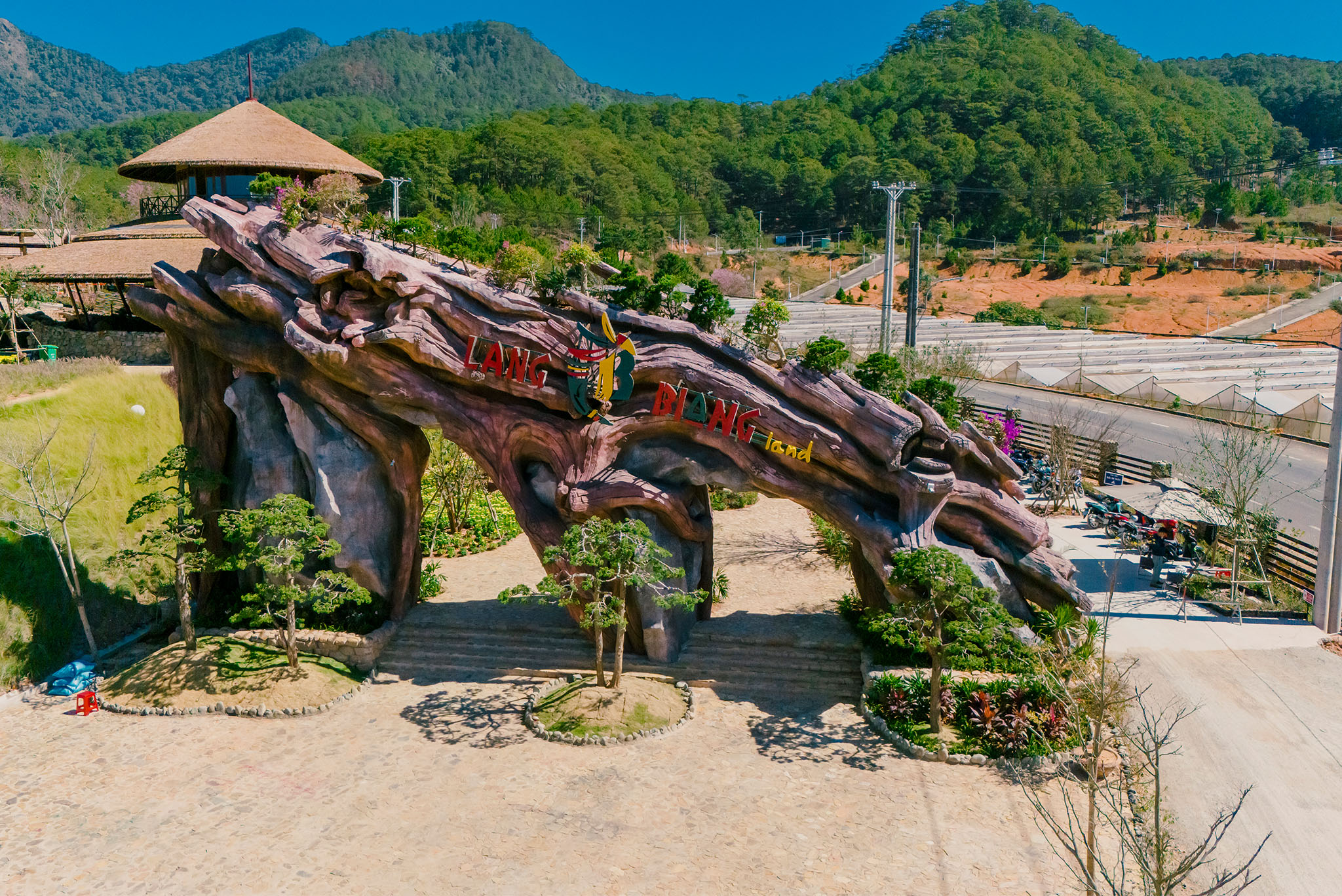 Cổng chào Langbiang Land